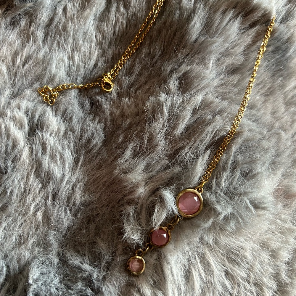 Elegant graduated drop blush pink glass stone pendant on chain necklace - Picture 7 of 7